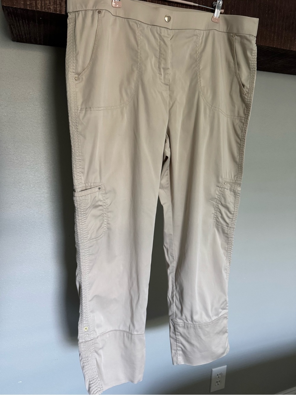 Chico's Light Beige Cargo Capri Pants